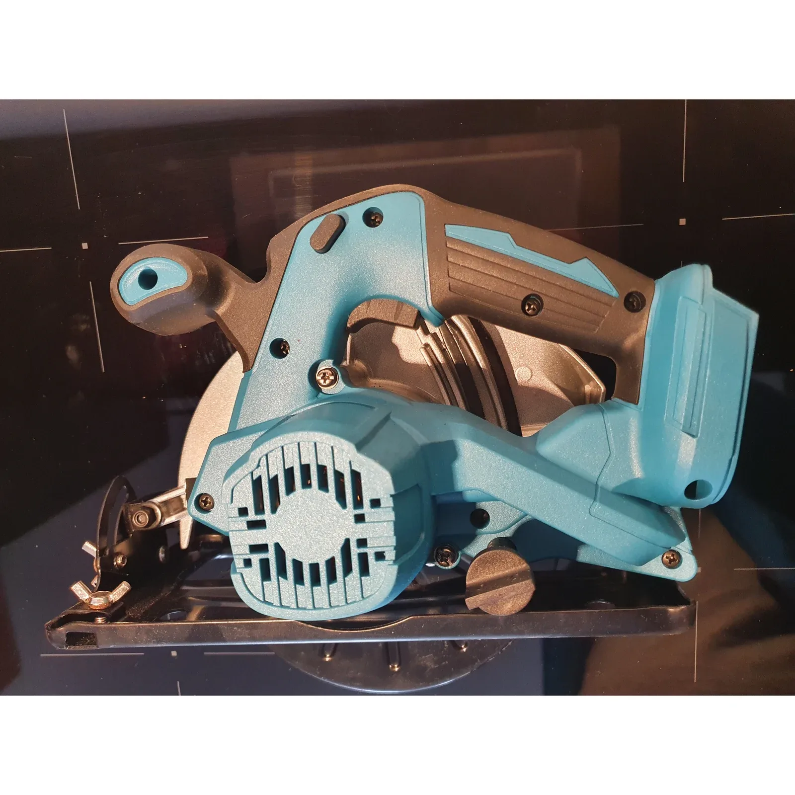 Akuketassaag 180mm sauh.ee - mootori tagakülg