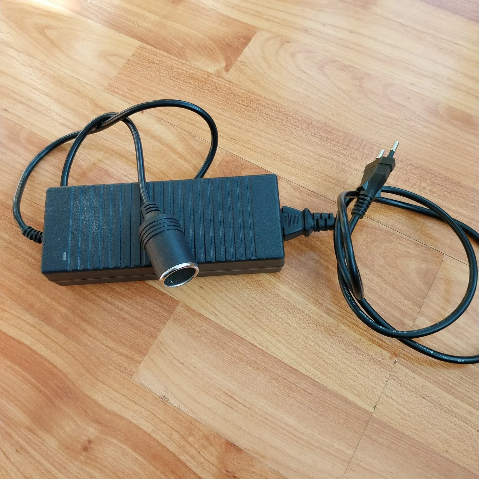 Toiteadapter sigaretisüütaja pesaga sauh.ee - pistikuga